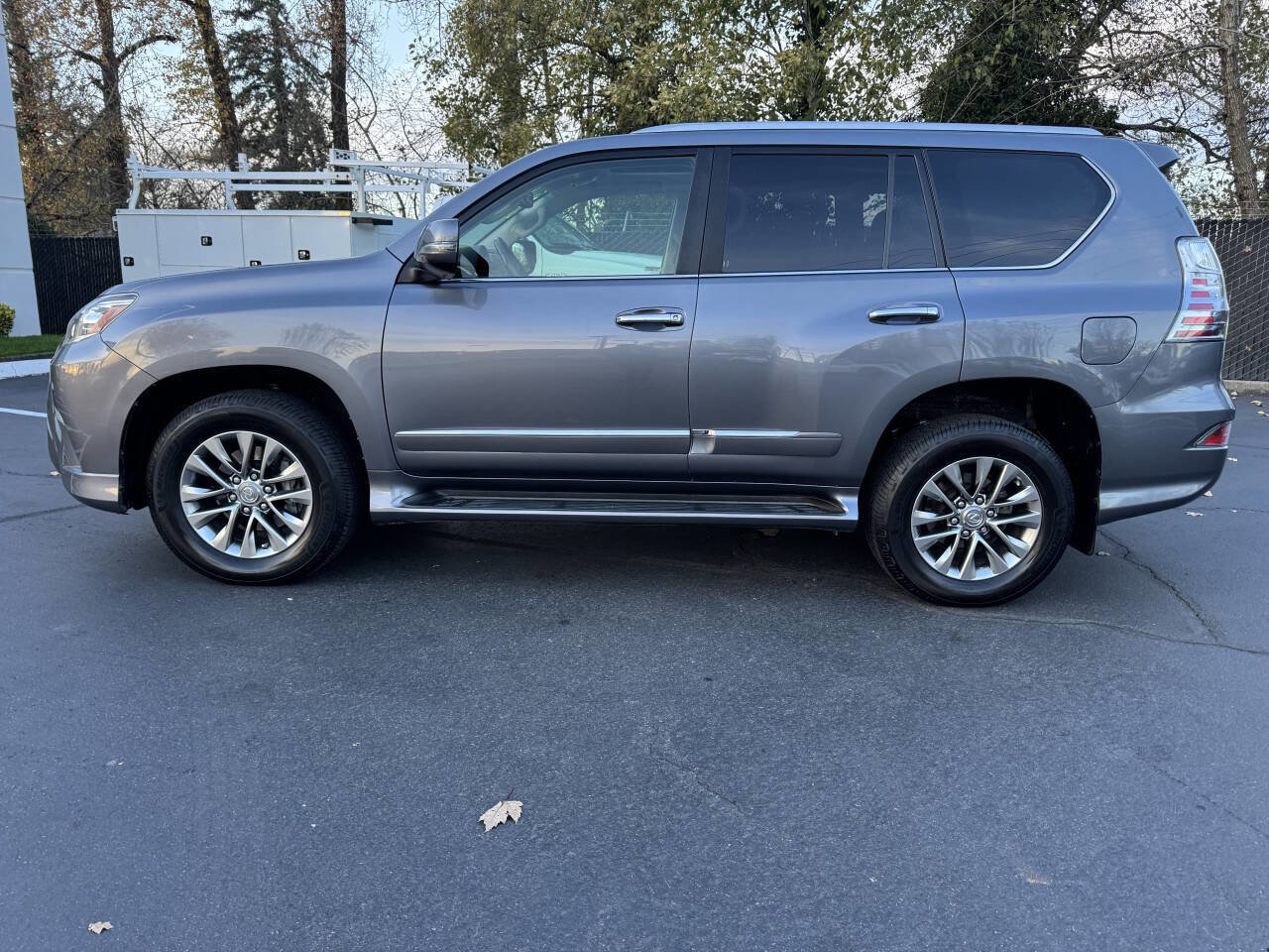 Used 2017 Lexus GX 460 Luxury w/ Preferred Accessory Package image 2