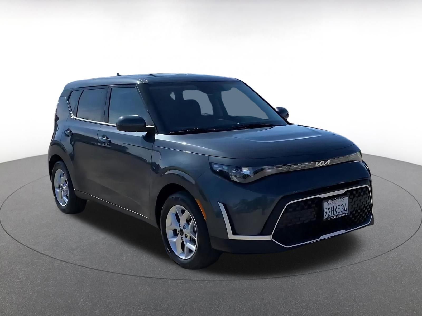 Used 2025 Kia Soul LX w/ LX Technology Package image 2