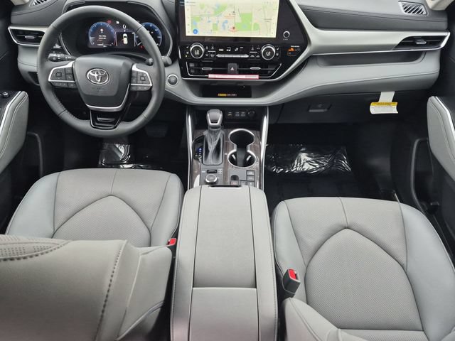 Certified 2026 Toyota Highlander Platinum AWD/4WD image 29