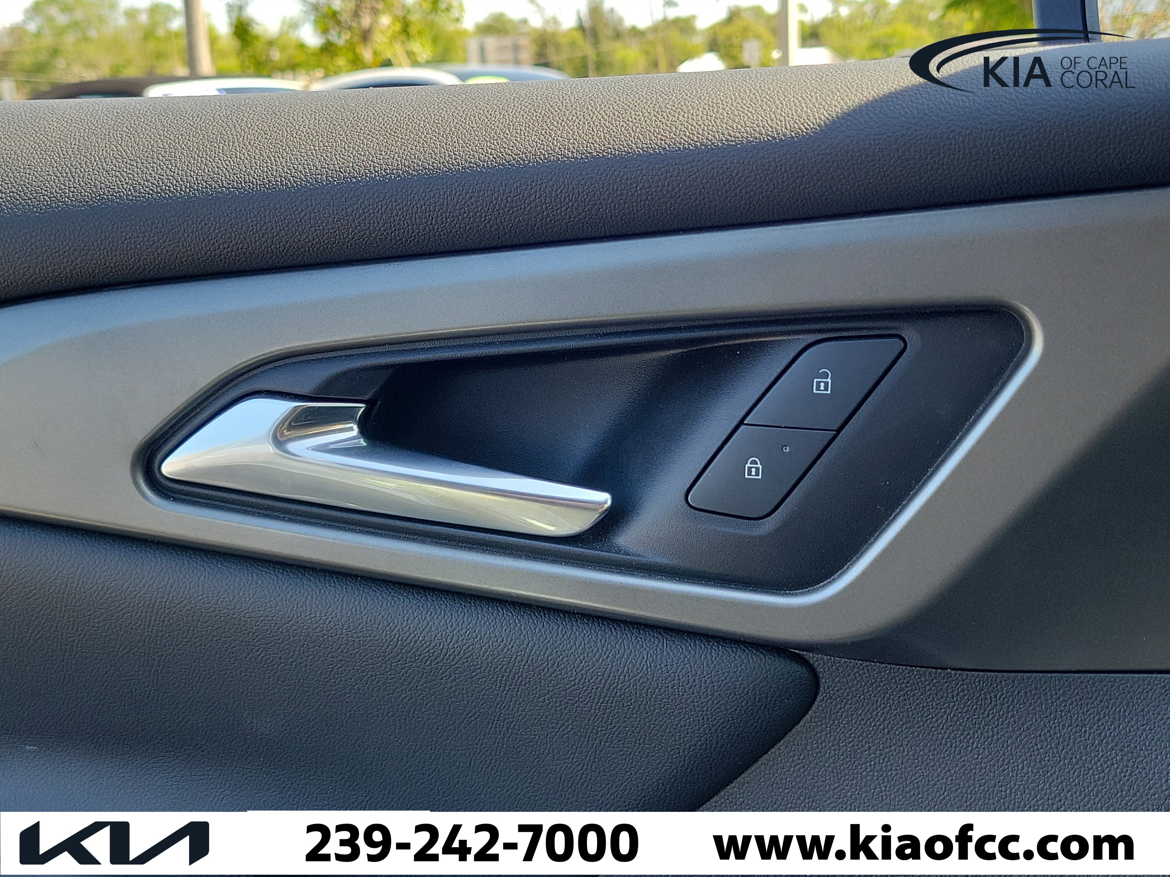 Used 2025 Chevrolet Traverse LT image 25