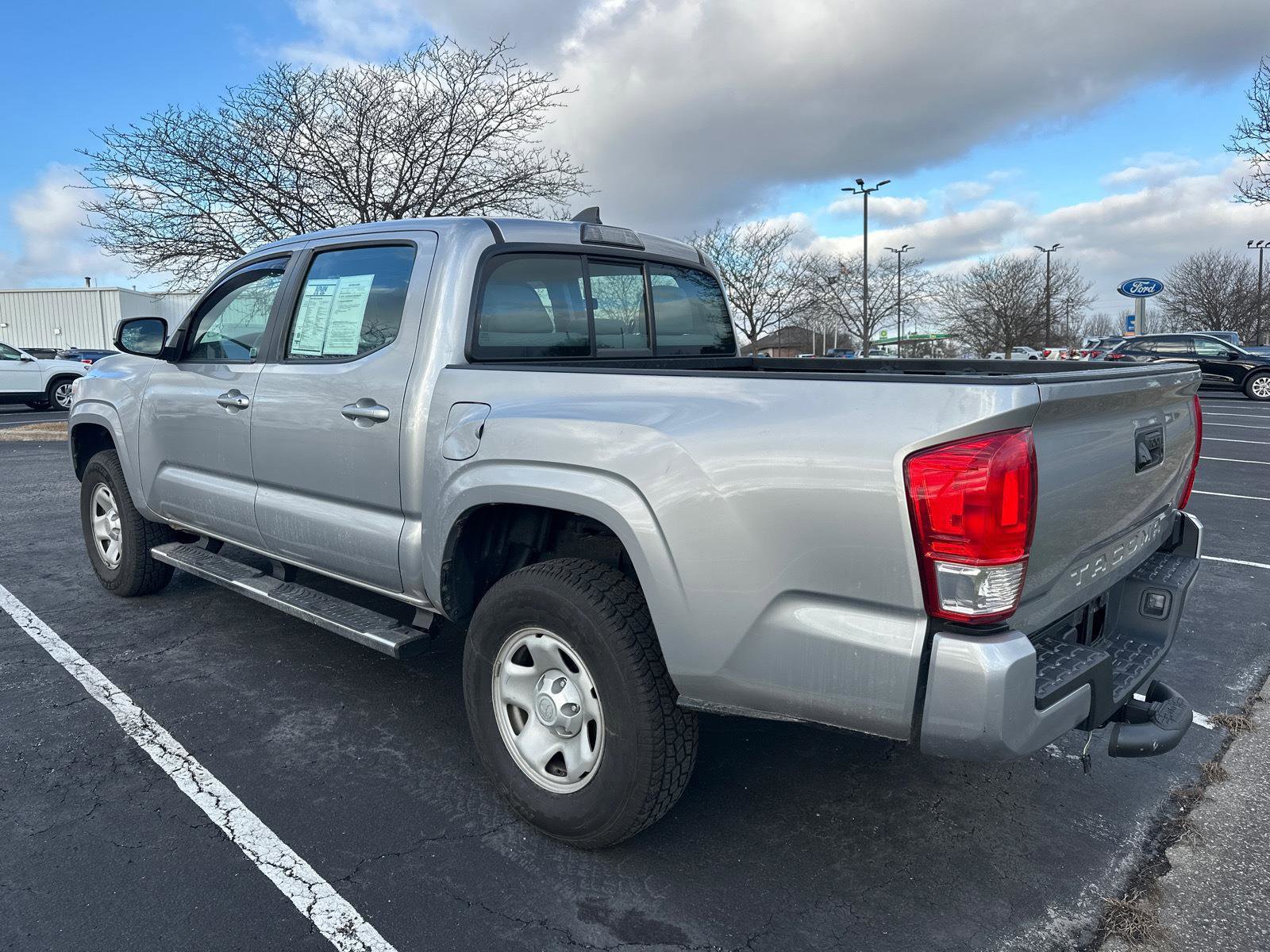 Used 2017 Toyota Tacoma SR image 3