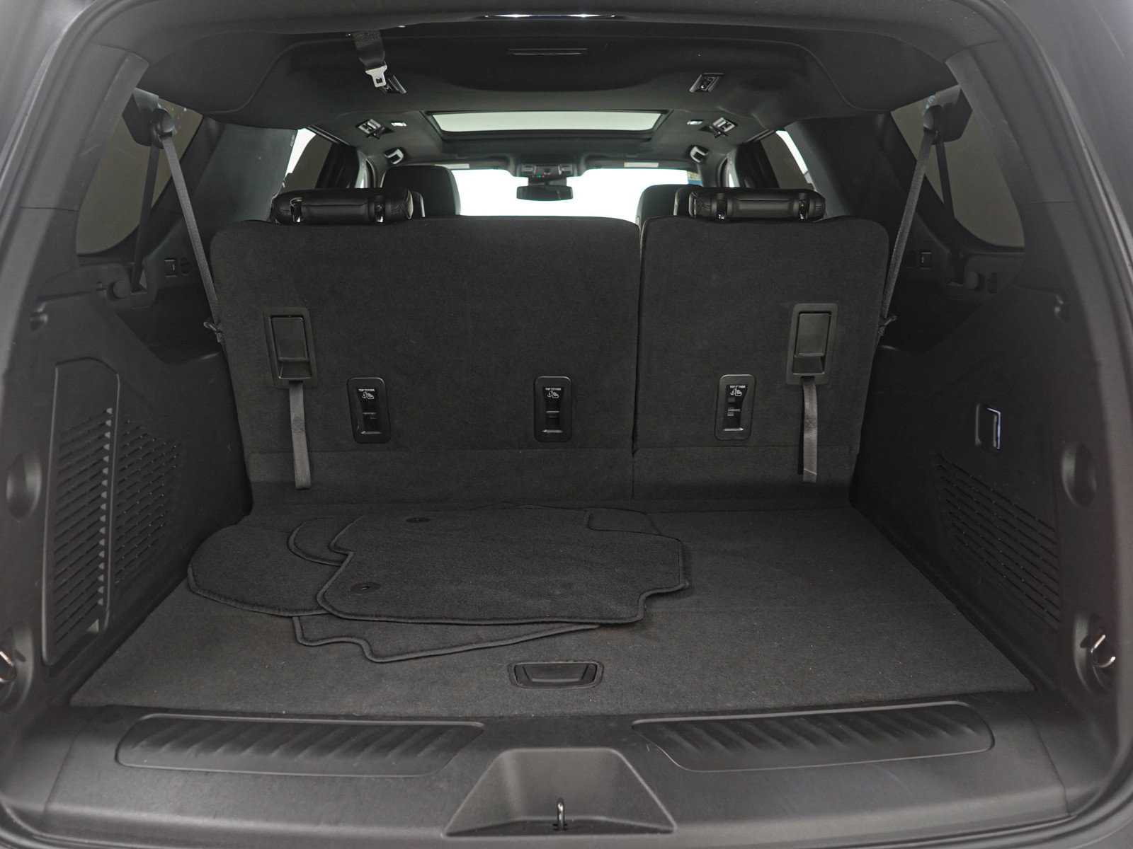 Used 2023 Chevrolet Suburban LT image 9