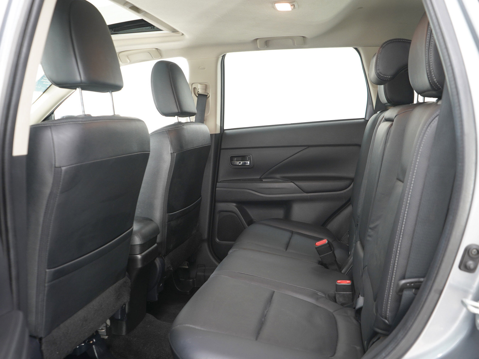 Used 2014 Mitsubishi Outlander SE AWD/4WD image 16