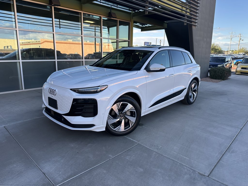Used 2025 Audi Q6 e-tron Prestige w/ 20" Wheel Package AWD/4WD image 1