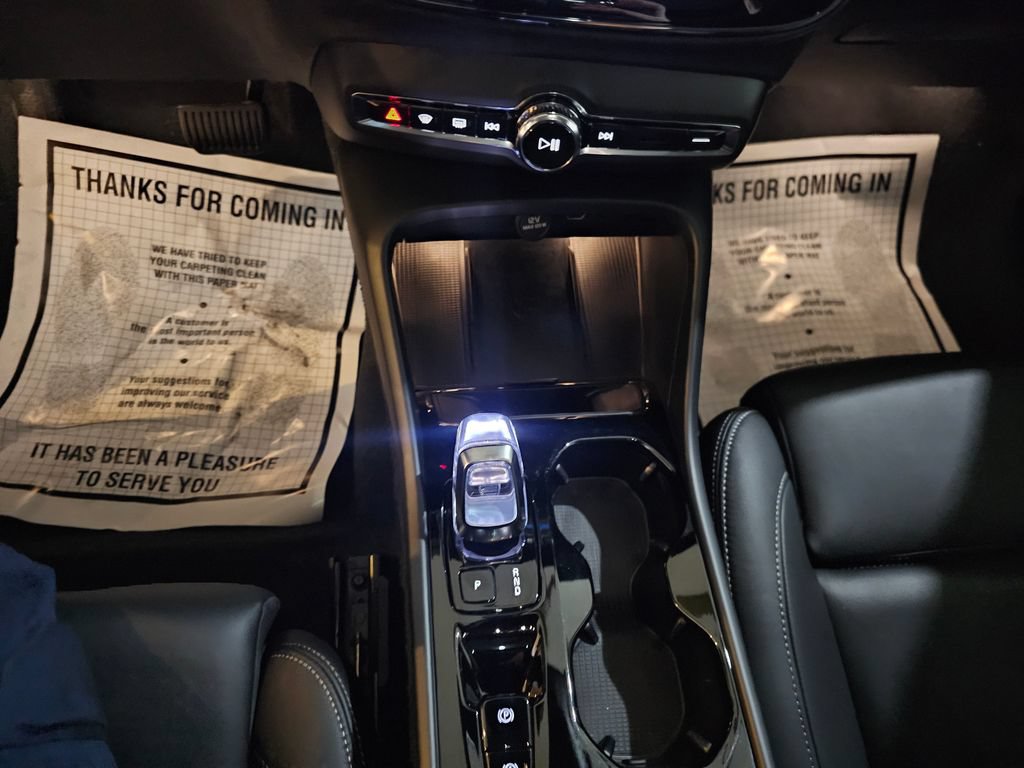 Certified 2025 Volvo XC40 B5 Ultra AWD/4WD image 22
