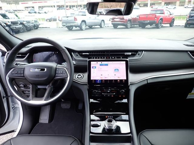 New 2025 Jeep Grand Cherokee L Limited w/ Black Appearance Package image 14