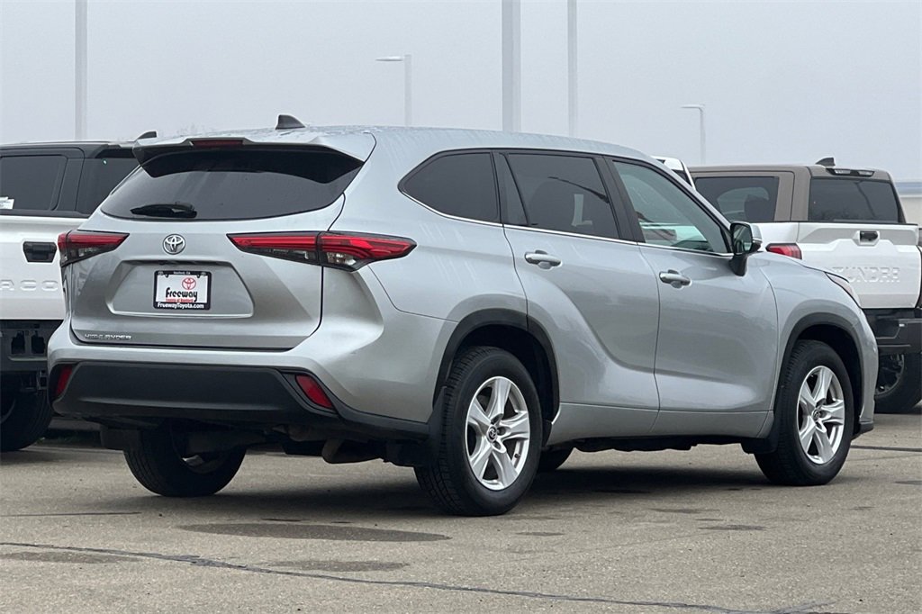 Certified 2023 Toyota Highlander L image 5