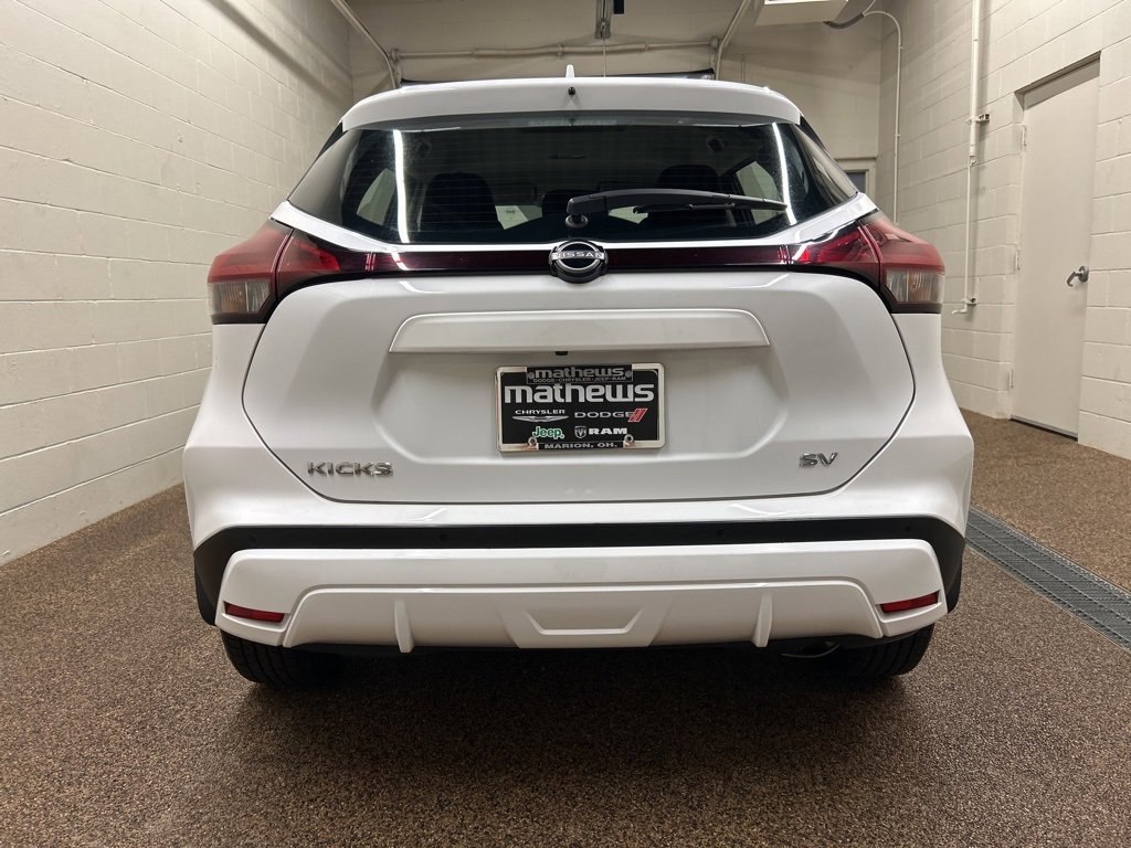 Used 2023 Nissan Kicks SV image 3