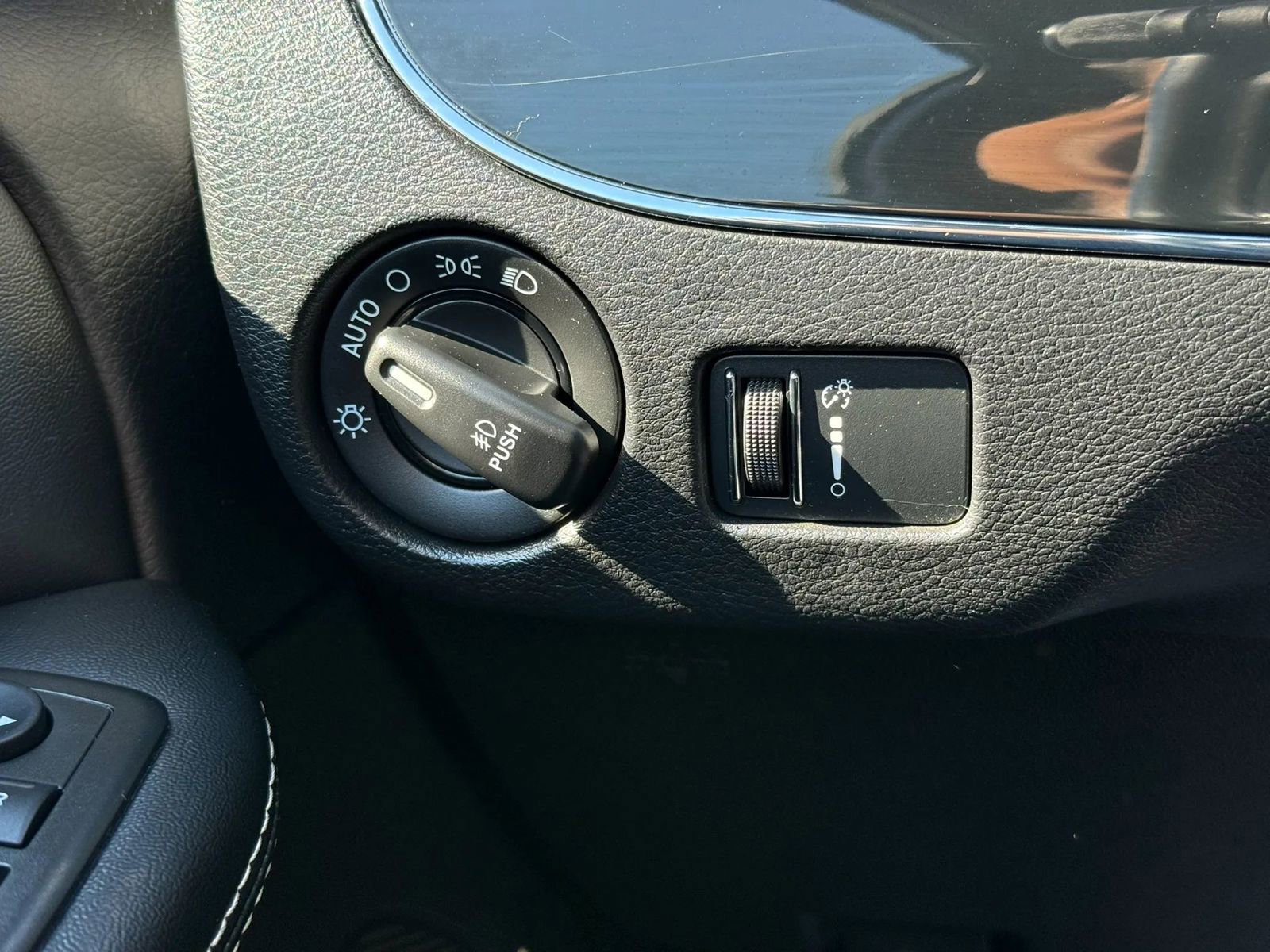 Used 2015 Dodge Grand Caravan SXT FWD image 24