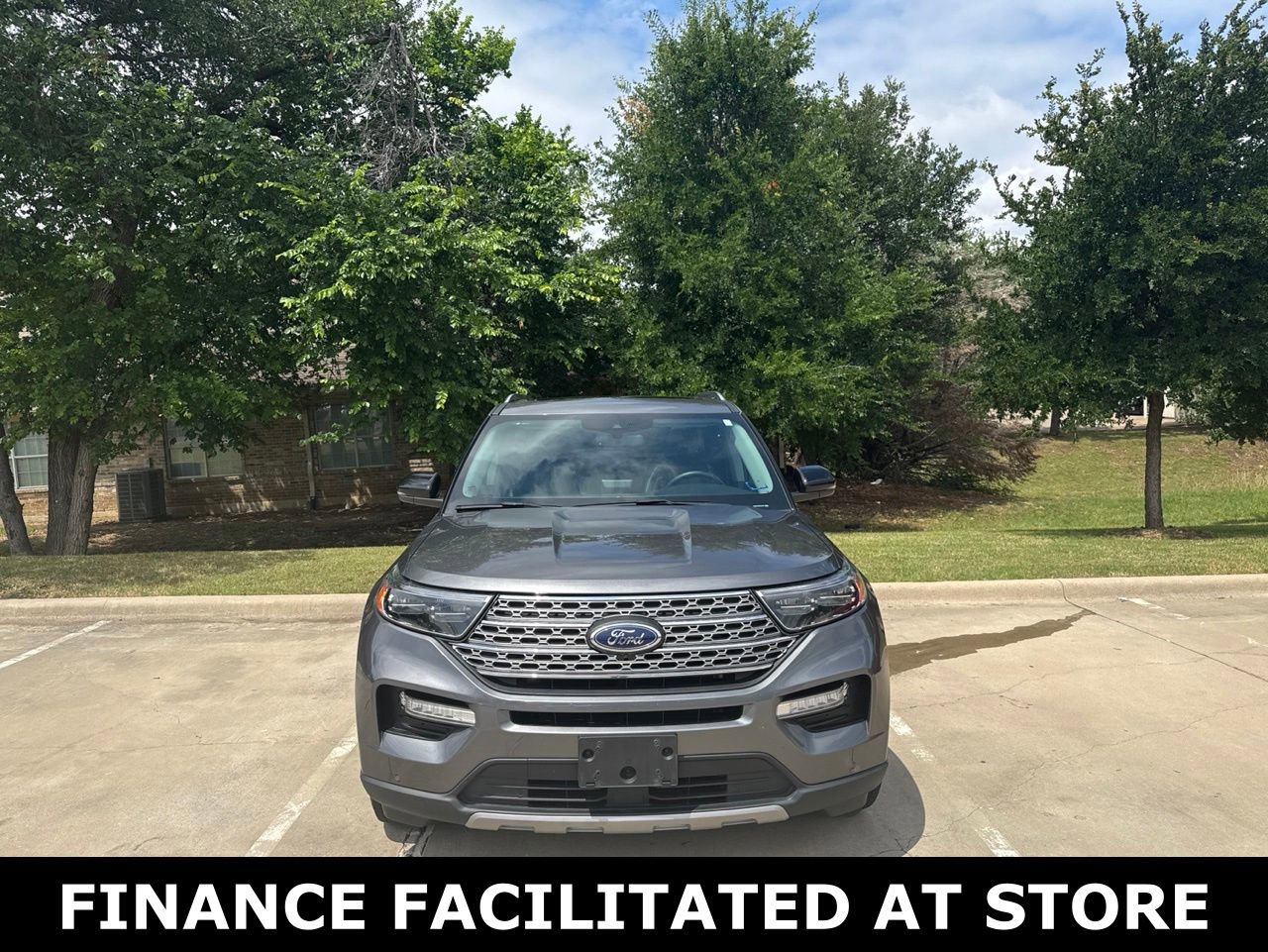 Used 2024 Ford Explorer Limited w/ Limited Technology Package RWD image 2