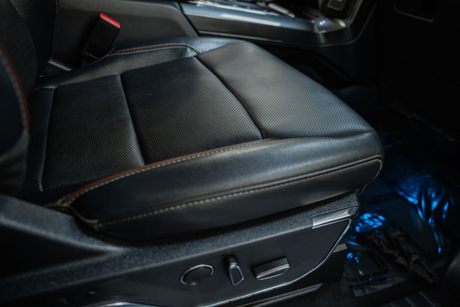 Certified 2023 Ford F150 Lariat w/ Equipment Group 502A High image 44