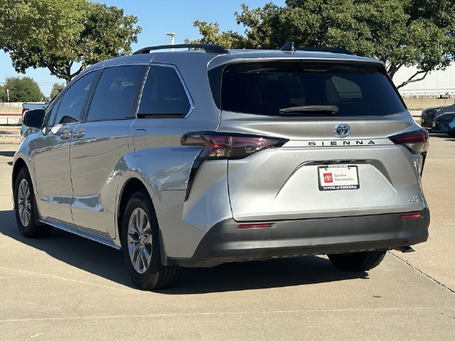 Certified 2023 Toyota Sienna LE FWD image 3