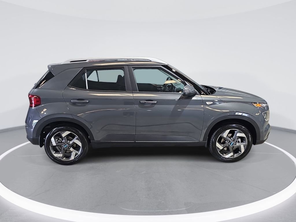 New 2026 Hyundai Venue SEL FWD image 4