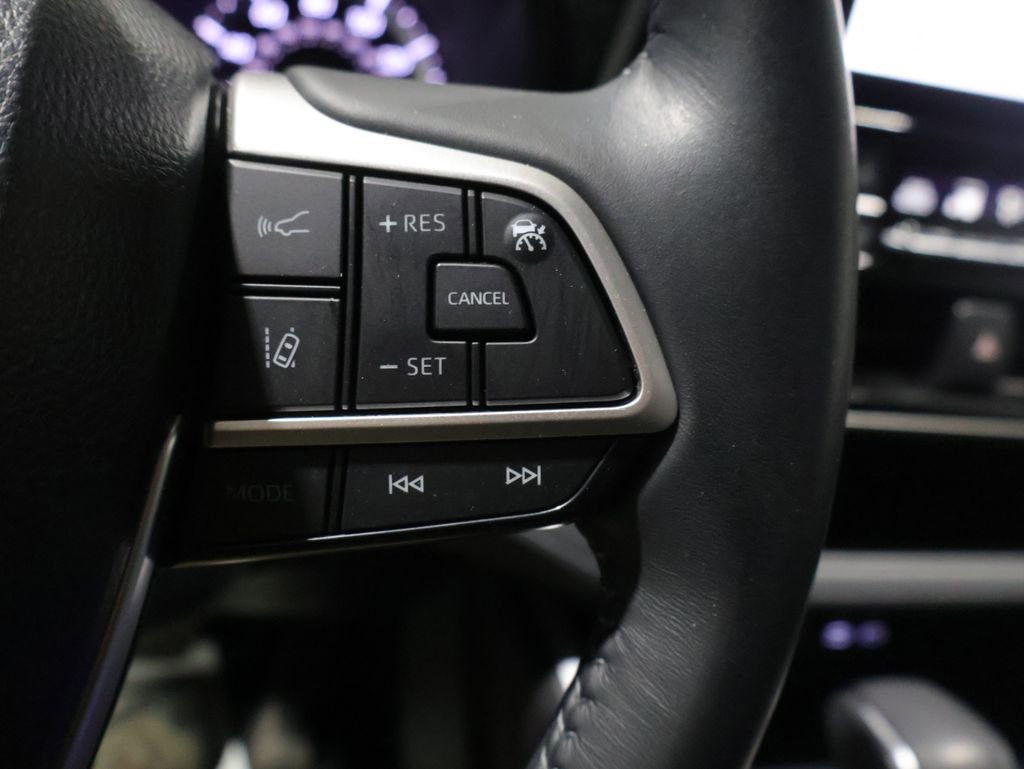 Used 2023 Toyota Highlander LE image 36