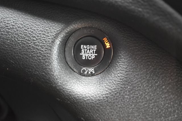 Used 2021 Jeep Cherokee Latitude Plus AWD/4WD image 23