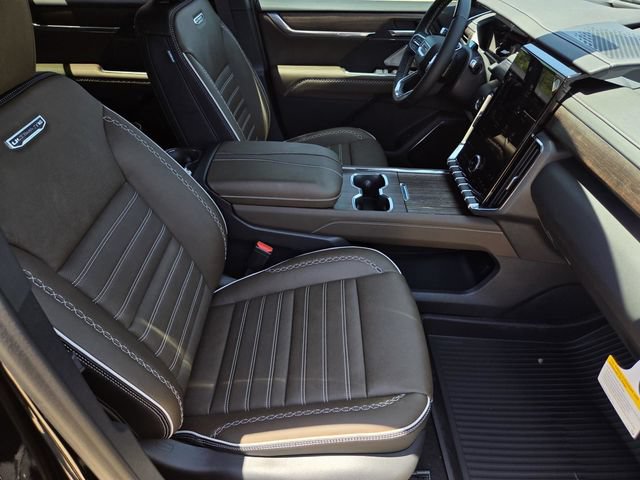 New 2026 GMC Acadia Denali Ultimate w/ LPO, Floor Liner Package AWD/4WD image 36