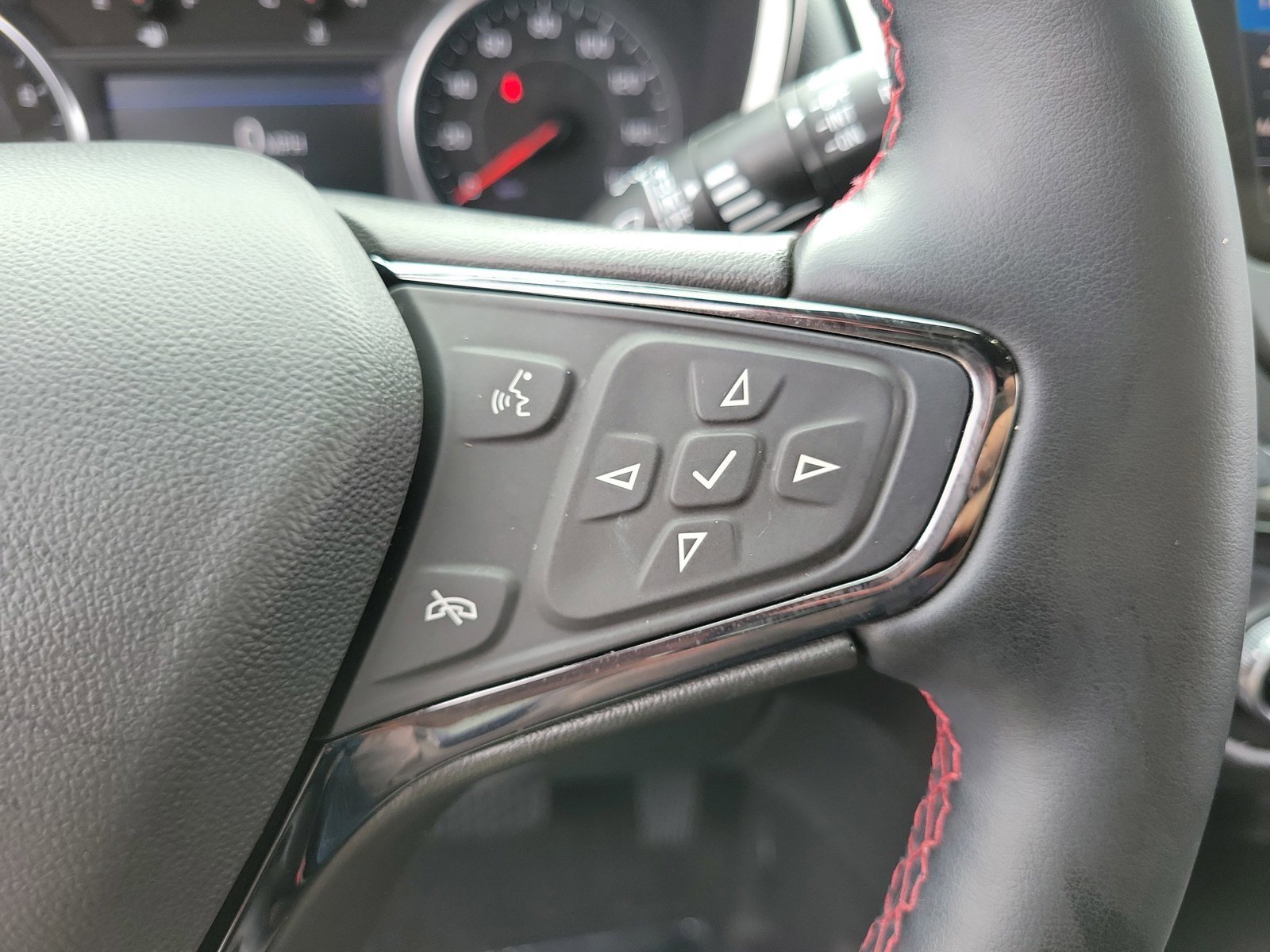 Used 2024 Chevrolet Equinox RS w/ RS Leather Package FWD image 19