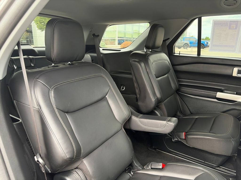 Used 2024 Ford Explorer XLT w/ Equipment Group 202A AWD/4WD image 33