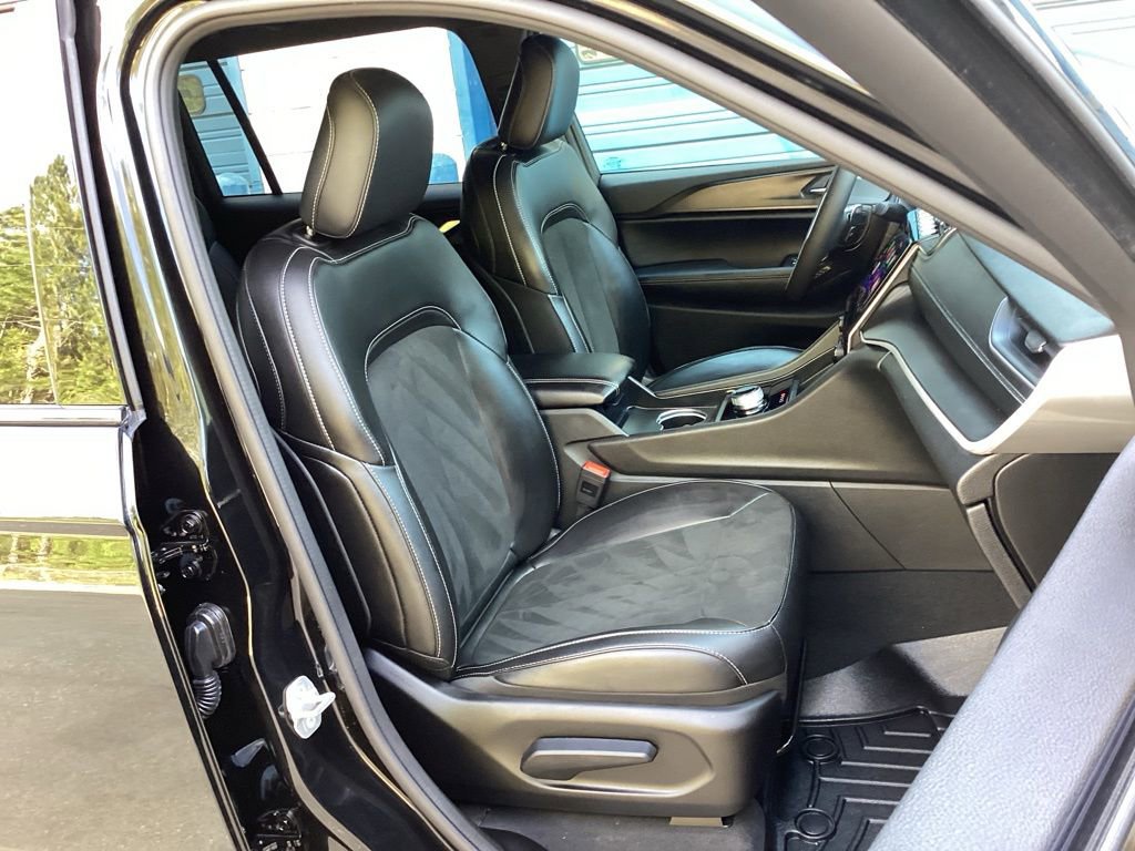 Used 2025 Jeep Grand Cherokee L Altitude image 35