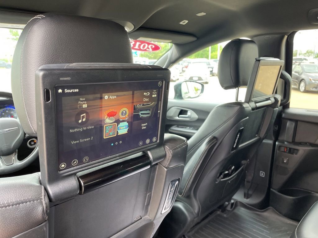 Used 2018 Chrysler Pacifica Touring-L Plus FWD image 13