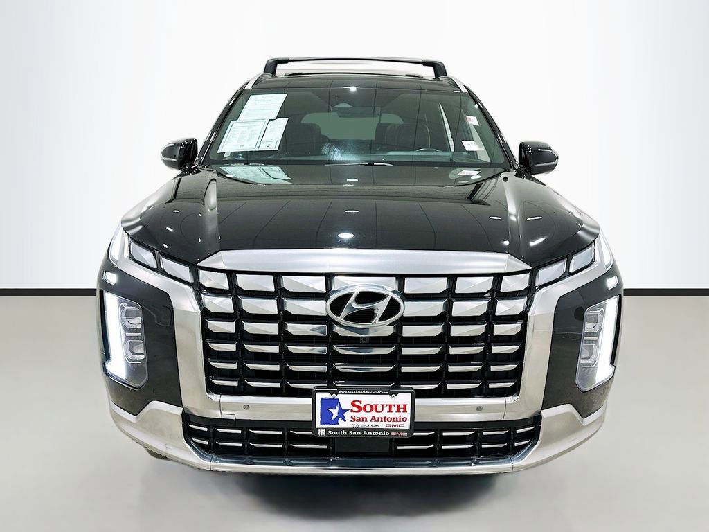 Used 2023 Hyundai Palisade Calligraphy image 2