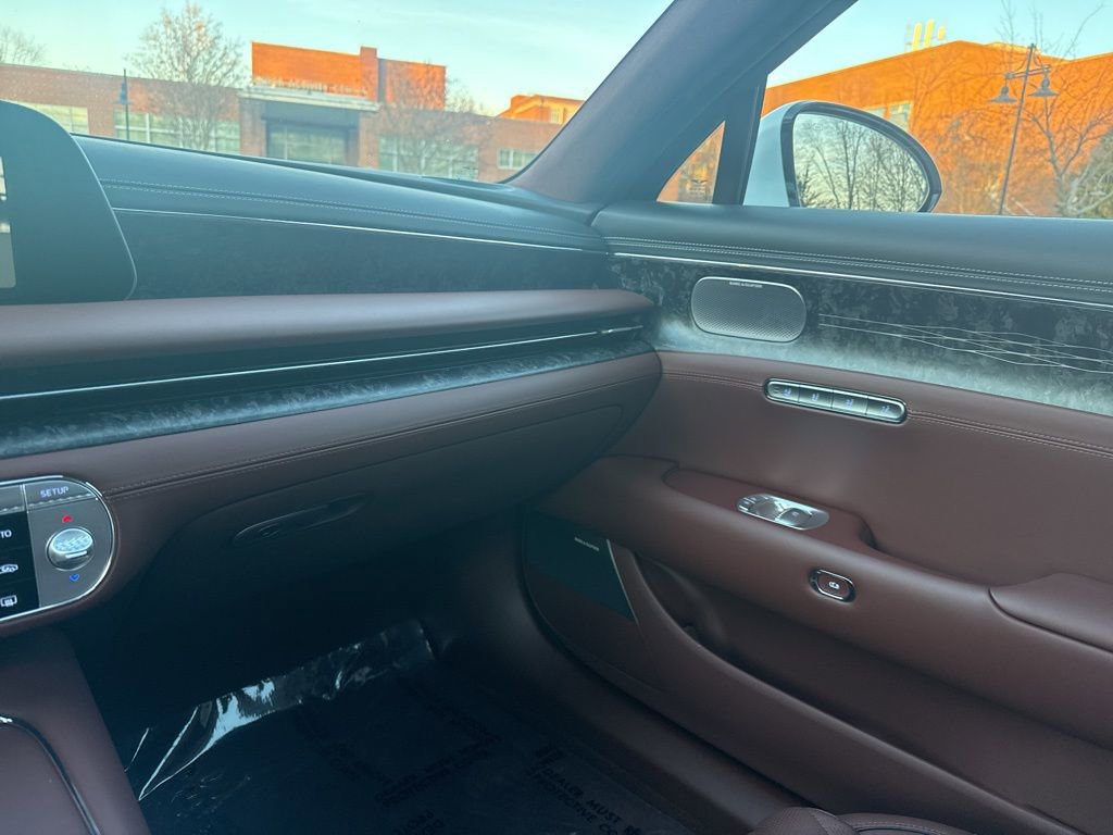 Used 2025 Genesis G90 3.5T image 23