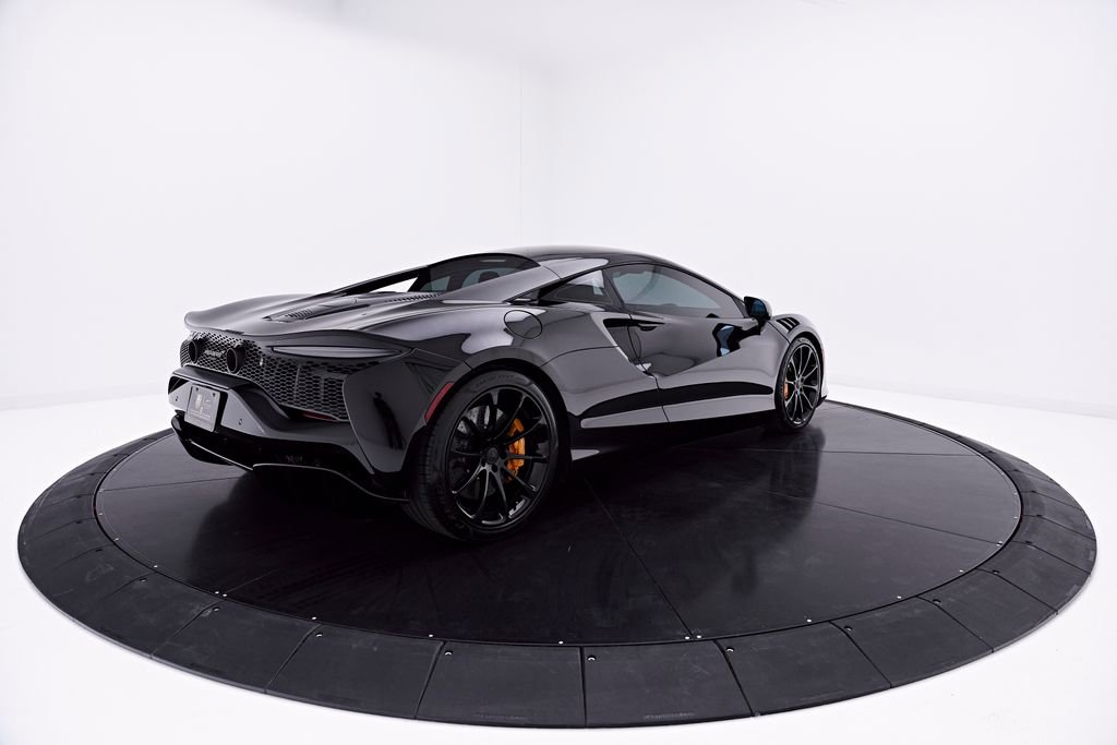 Used 2026 McLaren Artura RWD image 18