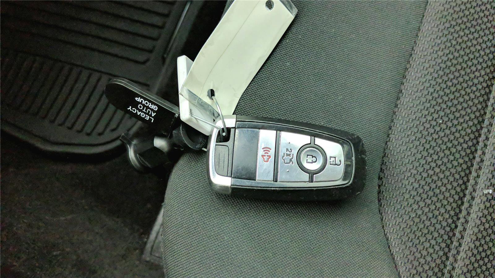 Used 2020 Ford Fusion SE image 27