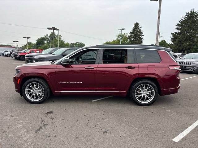 Used 2025 Jeep Grand Cherokee L Summit AWD/4WD image 3