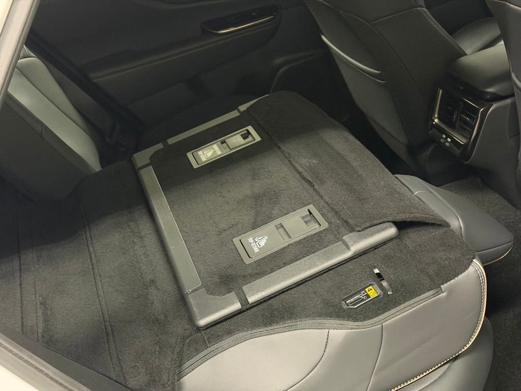 Used 2025 Toyota Crown Signia XLE image 21