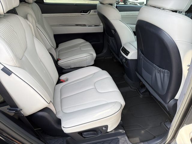 Used 2023 Hyundai Palisade Calligraphy w/ Winter Package FWD image 15