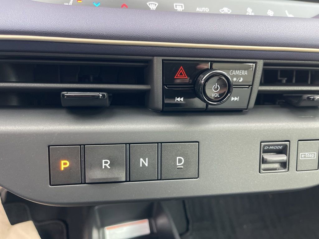 New 2026 Nissan Leaf Platinum+ image 17