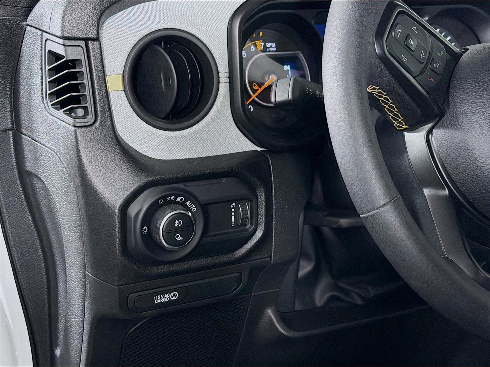 Used 2024 Jeep Gladiator Sport AWD/4WD image 10