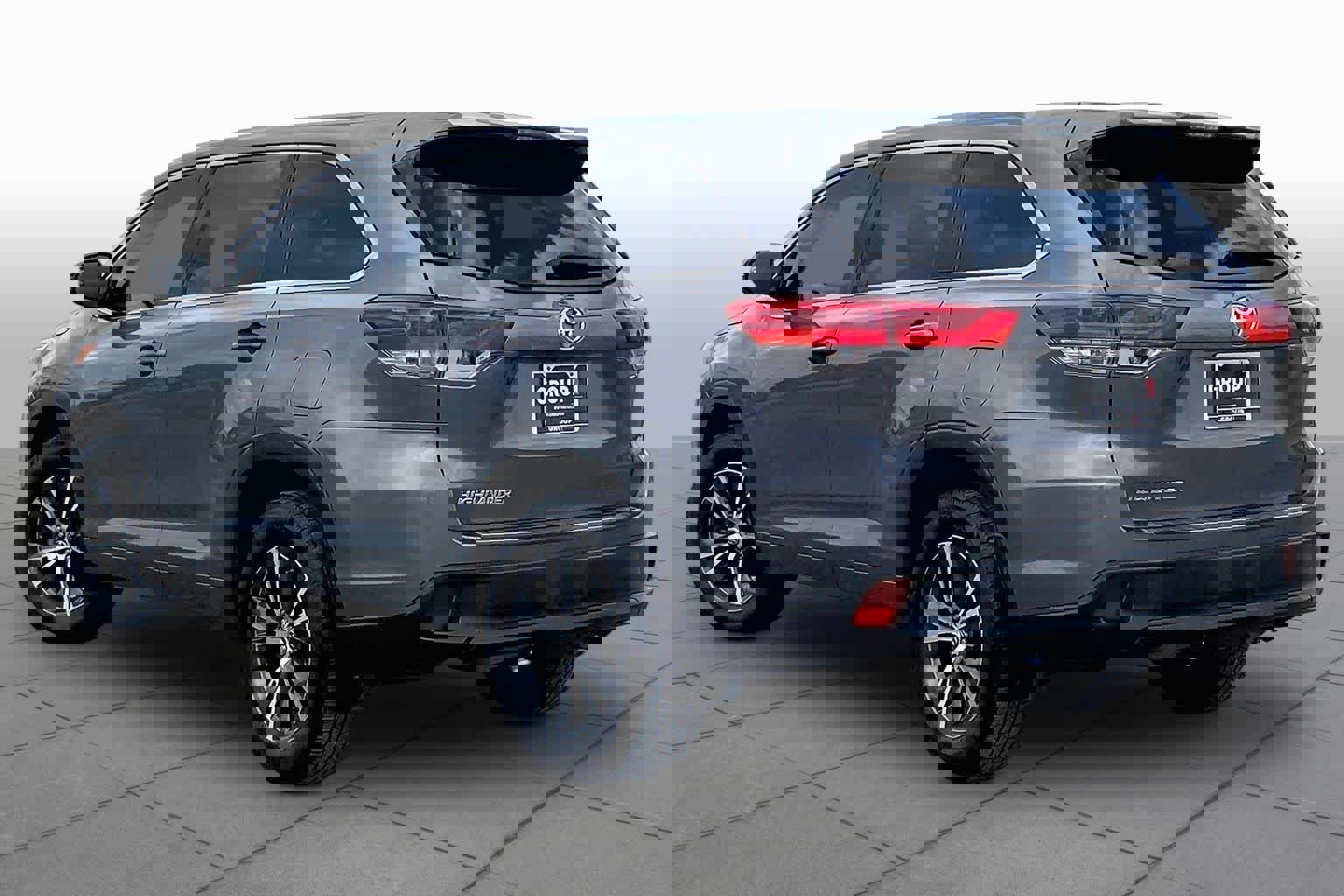 Used 2017 Toyota Highlander LE FWD image 12