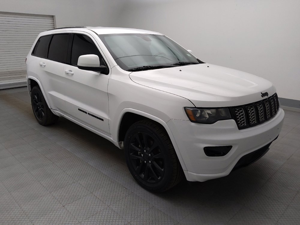 Used 2019 Jeep Grand Cherokee Altitude RWD image 11