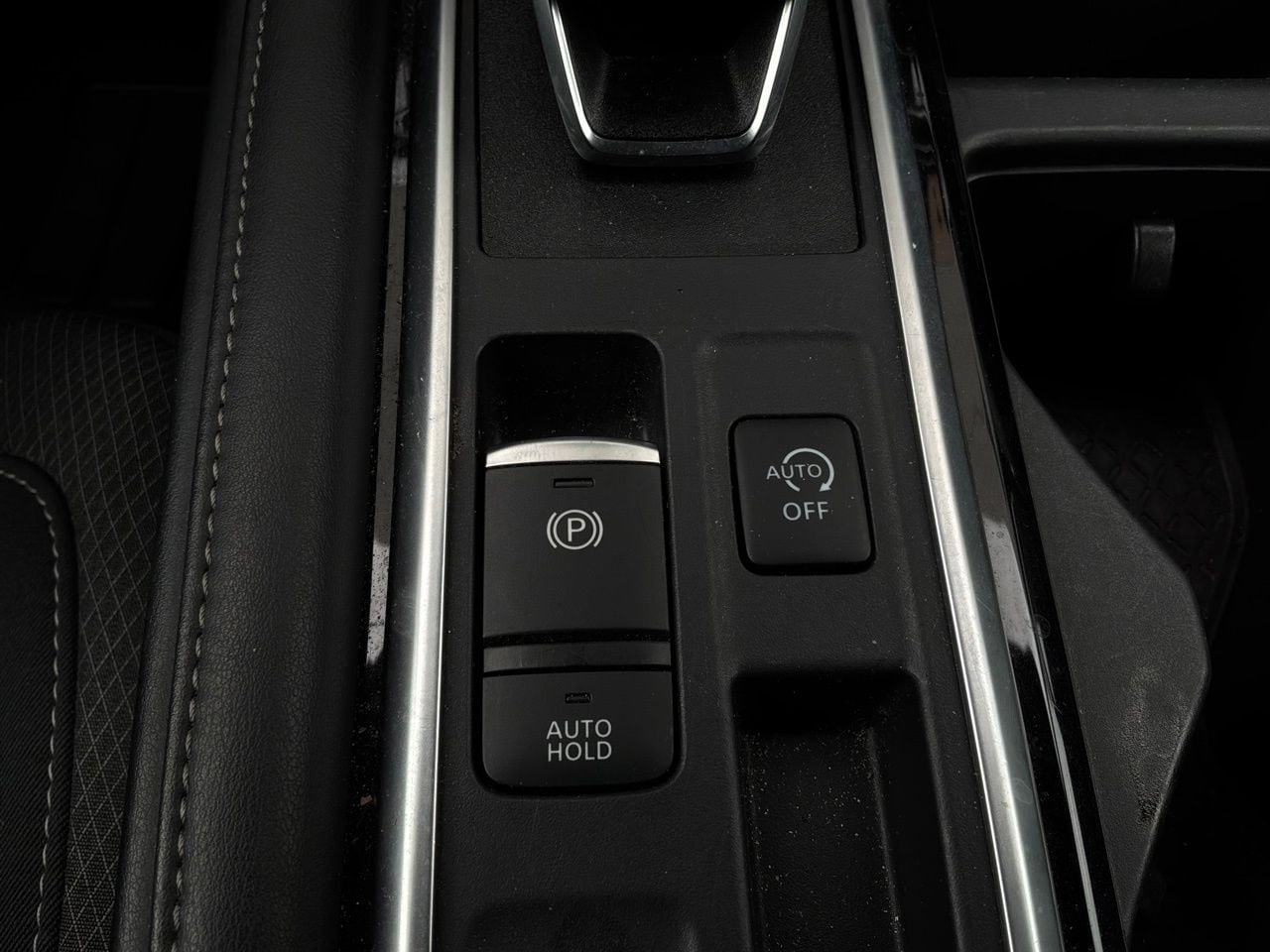 Used 2025 Nissan Pathfinder SV FWD image 25