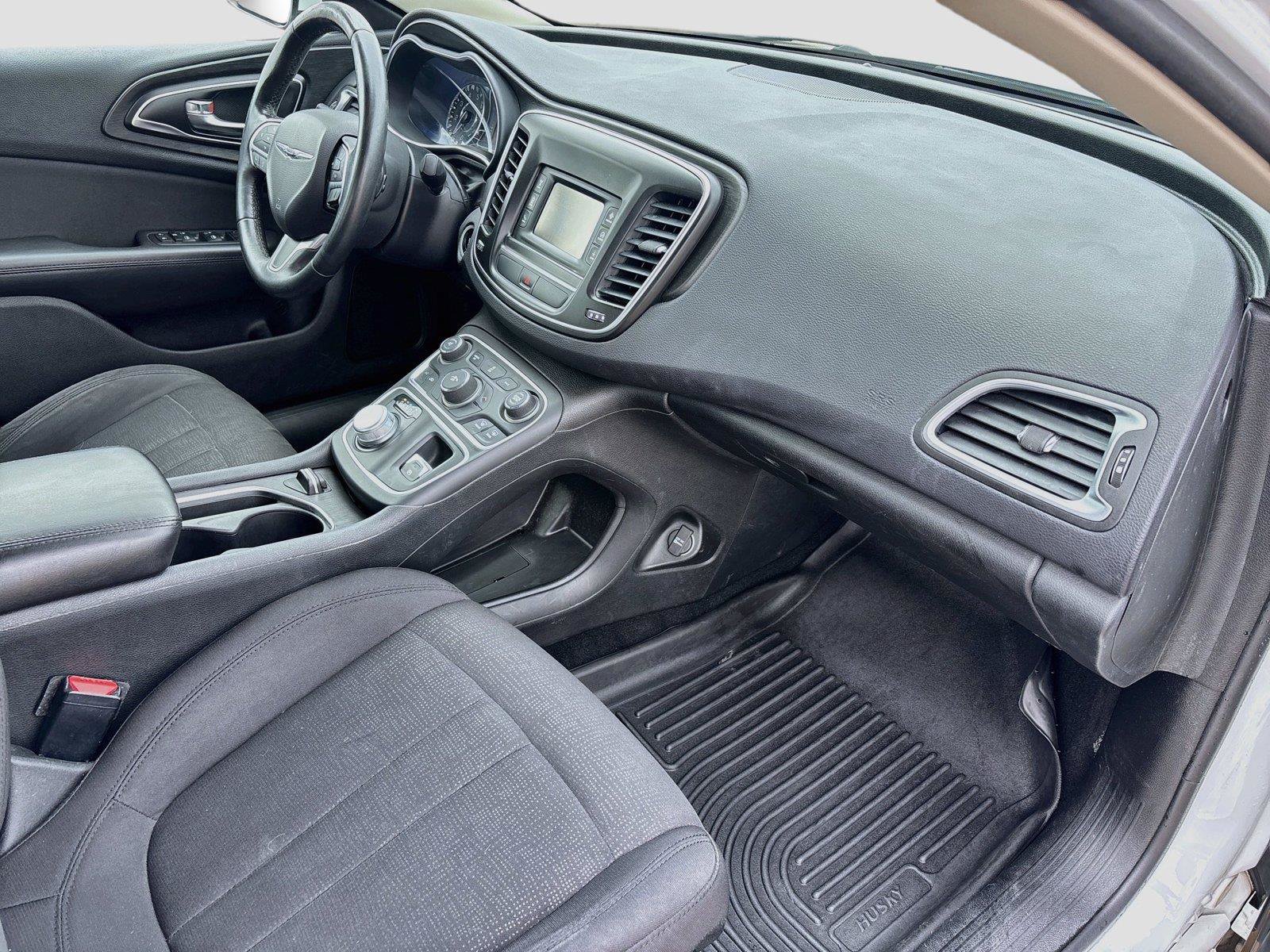 Used 2015 Chrysler 200 Limited w/ Convenience Group FWD image 28