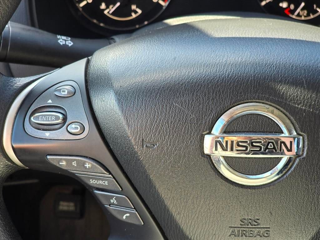 Used 2019 Nissan Pathfinder S image 16