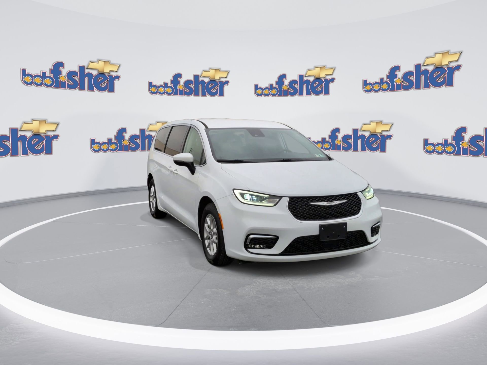 Used 2023 Chrysler Pacifica Touring-L image 2