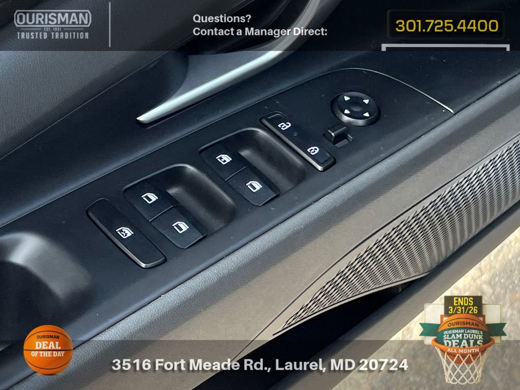 Used 2025 Hyundai Elantra SE image 8