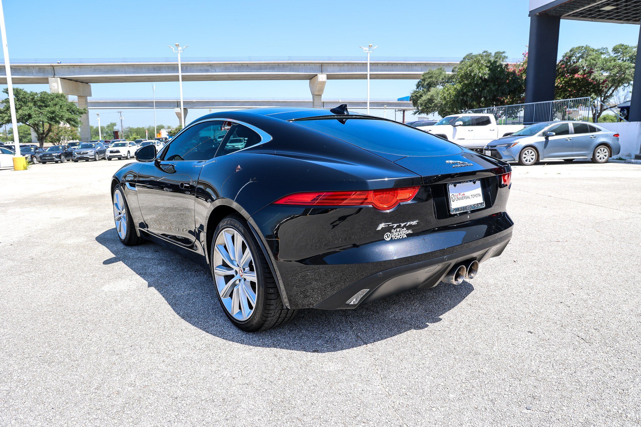 Used 2016 Jaguar F-TYPE Coupe RWD image 10