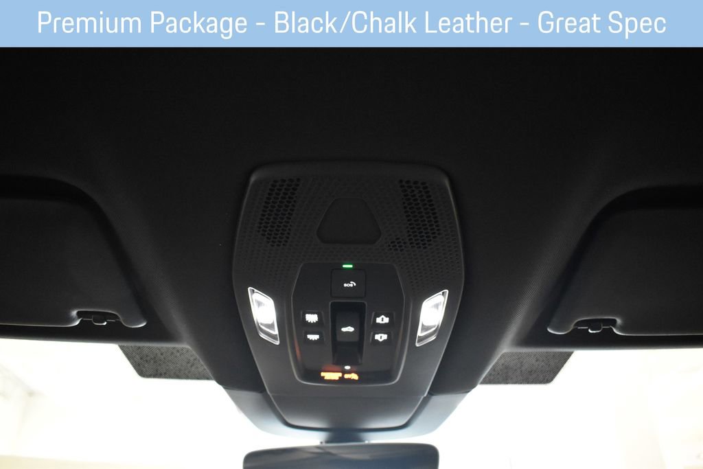 Used 2025 Porsche Macan 4S Electric AWD/4WD image 26