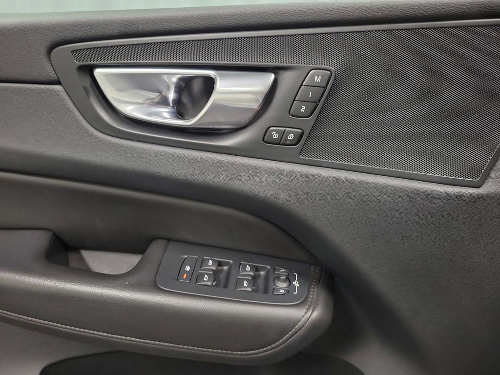 Used 2023 Volvo XC60 B5 Core w/ Climate Package image 18