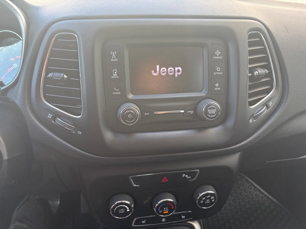 Used 2018 Jeep Compass Latitude w/ Safe & Security Group FWD image 11