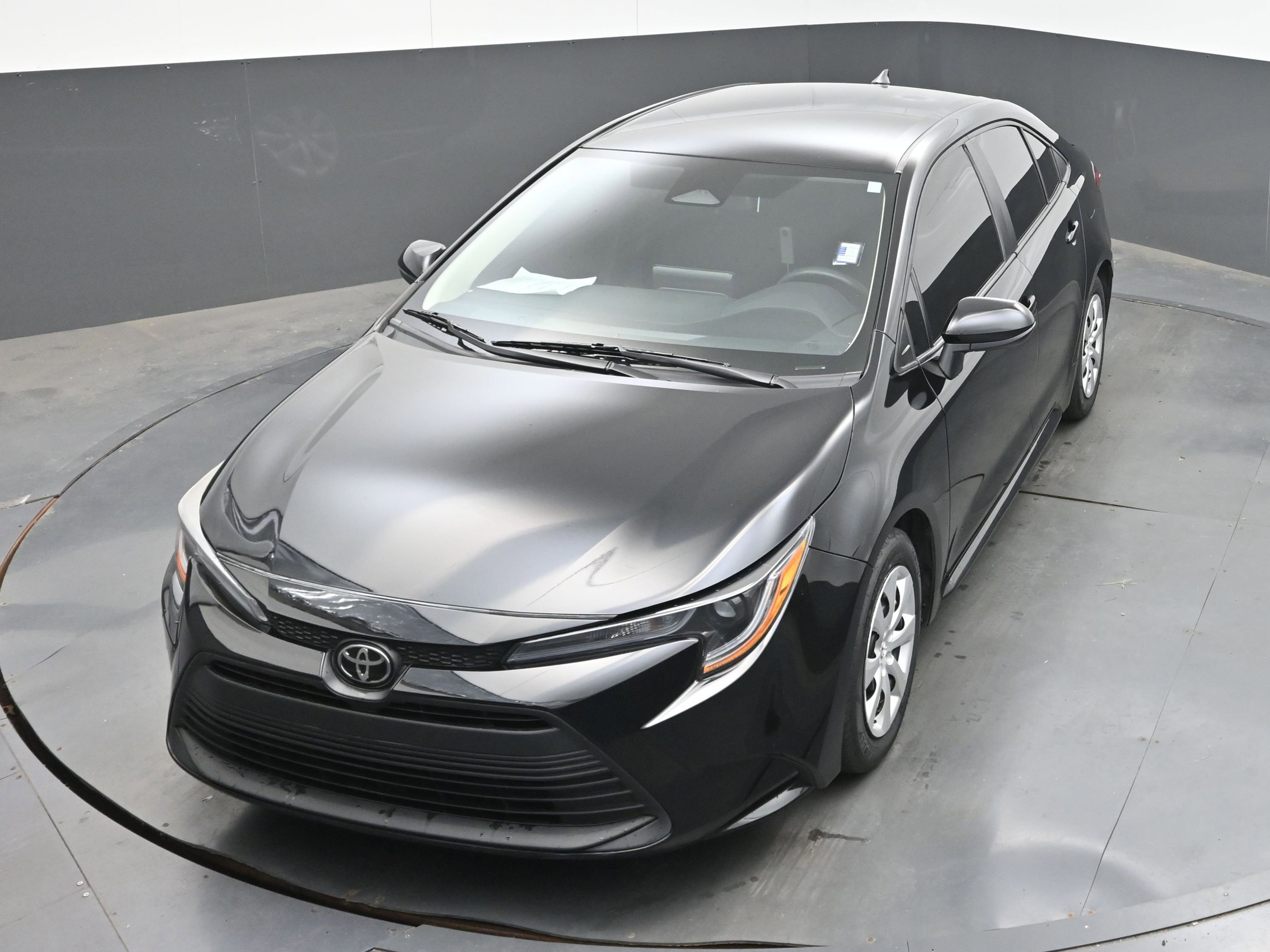 Used 2025 Toyota Corolla LE FWD image 33