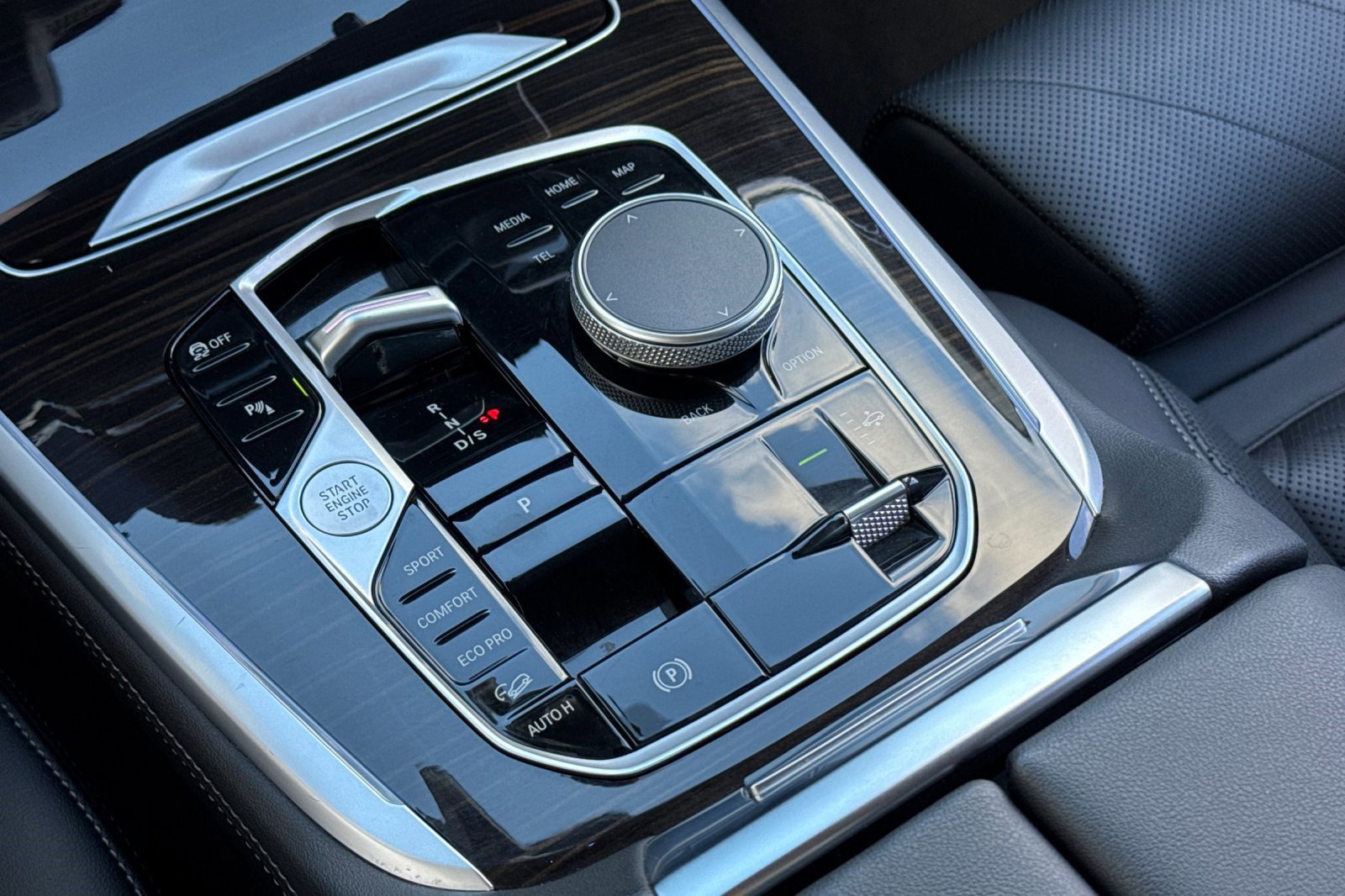 Used 2024 BMW X7 xDrive40i w/ Premium Package image 18
