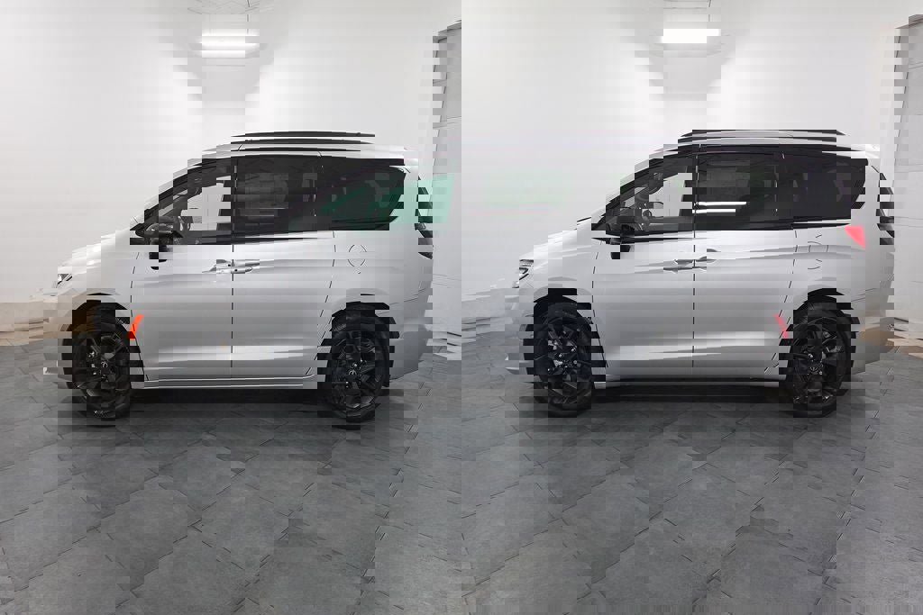 New 2026 Chrysler Pacifica Select w/ S Appearance Package image 2