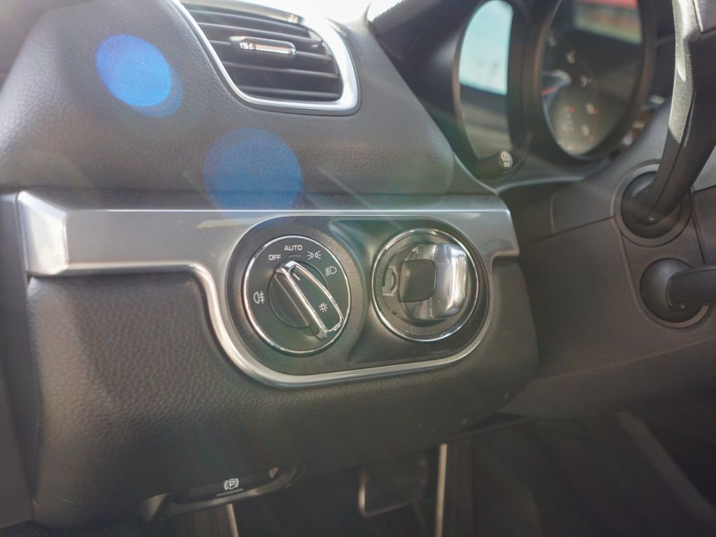 Used 2016 Porsche Boxster image 17