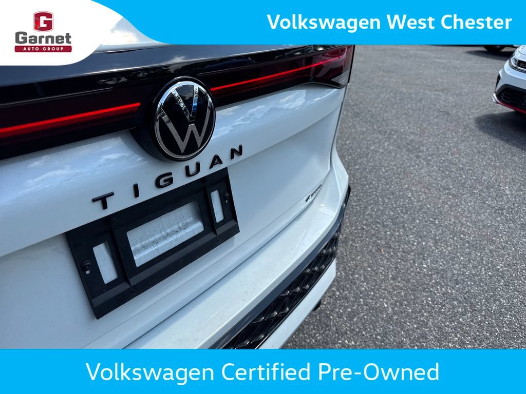 Certified 2025 Volkswagen Tiguan SE R-Line AWD/4WD image 17