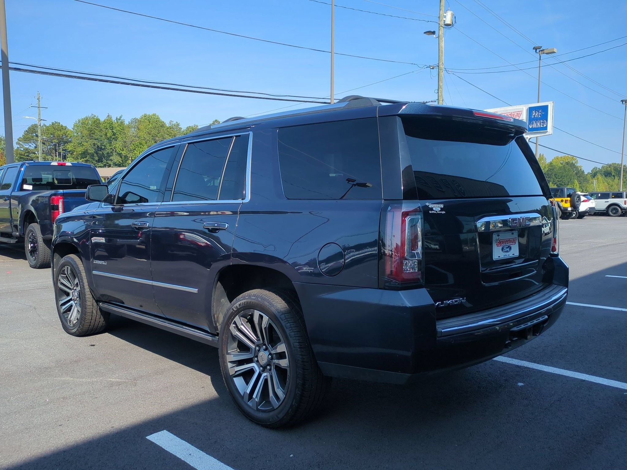 Used 2017 GMC Yukon Denali w/ Open Road Package AWD/4WD image 10